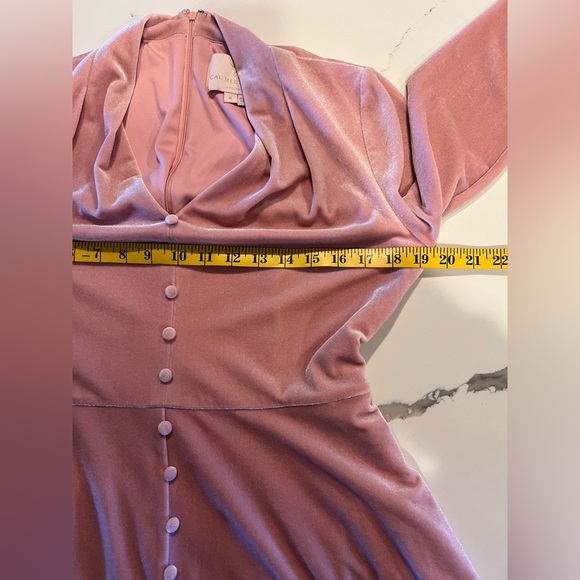 Gal meets glam Joy - Picture 11 of 15